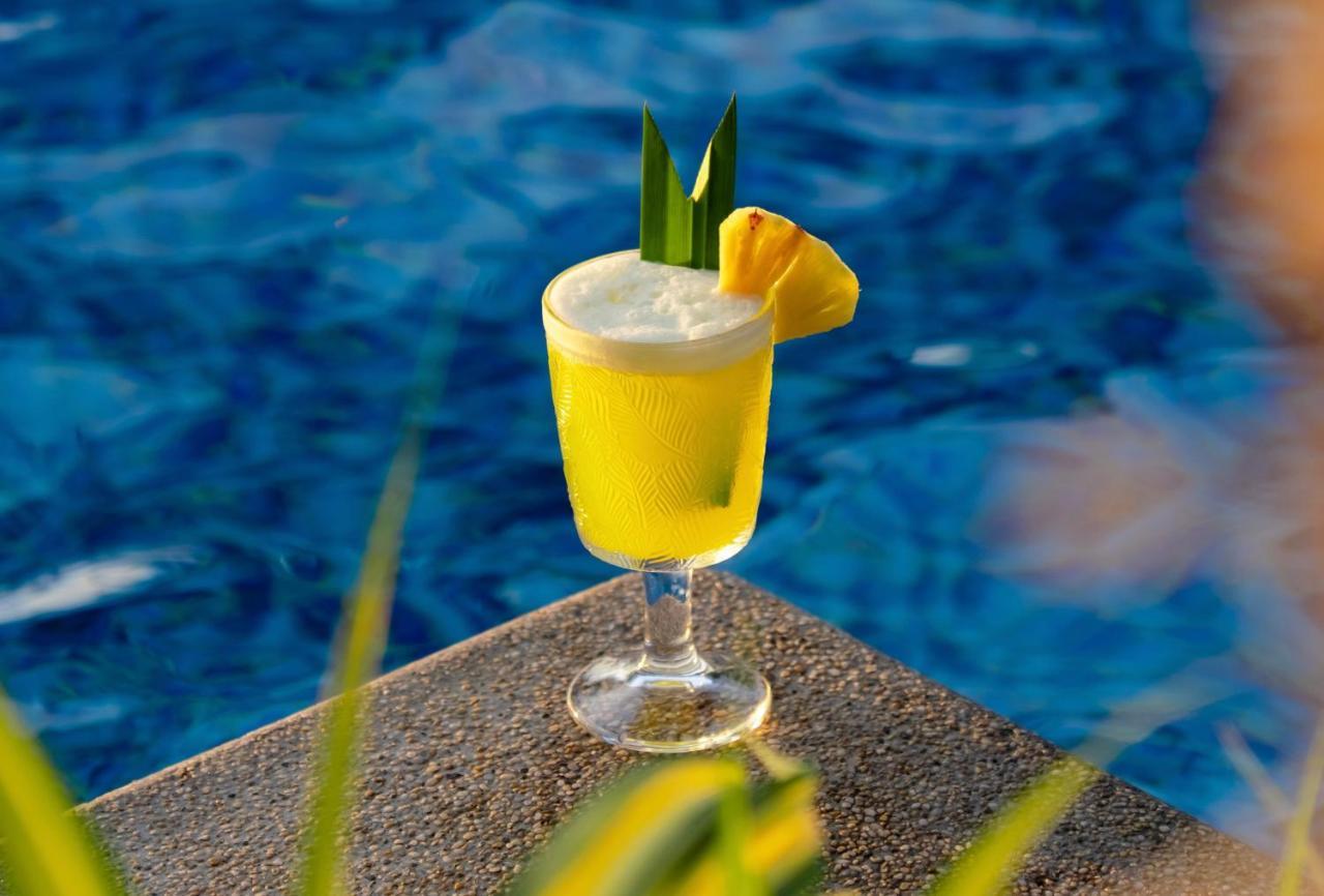 Salinda Resort Phu Quoc - Sparkling Wine Breakfast Екстер'єр фото A pineapple juice drink
